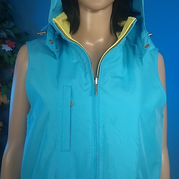 Chaps reversible rain vest w retractable hood Size M/L - Picture 4 of 16
